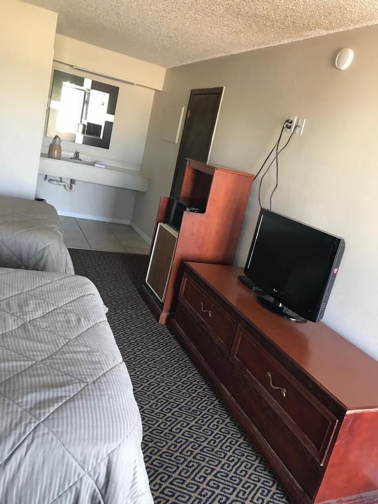 Lakeside inn 8/17