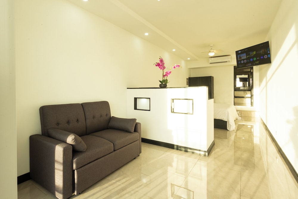 El Faro Beach Hotel 44/65