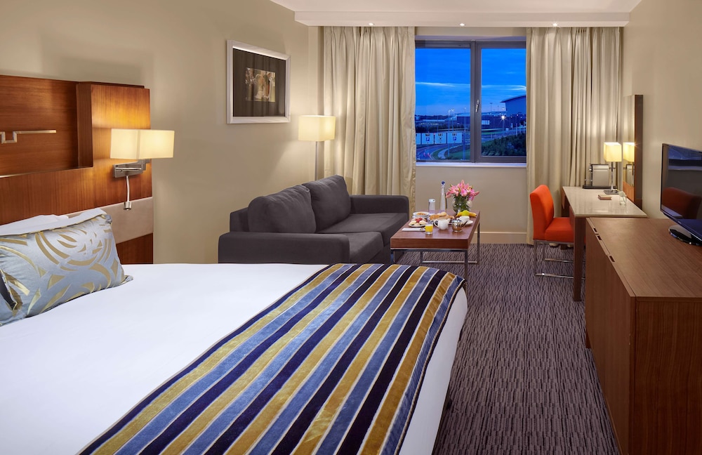 Clayton Hotel Dublin Airport Central 27/72