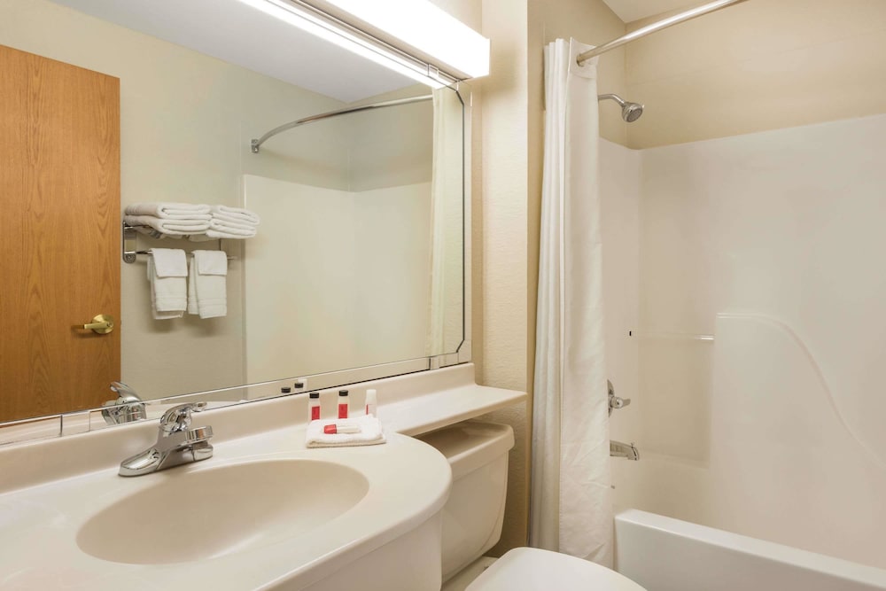 Microtel Inn and Suites by Wyndham Sainte Genevieve 13/25