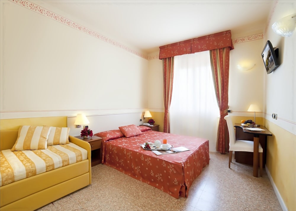 Karinzia Hotel 29/76