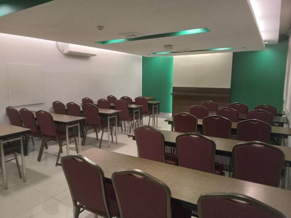 Go Hotels Otis Manila 36/49