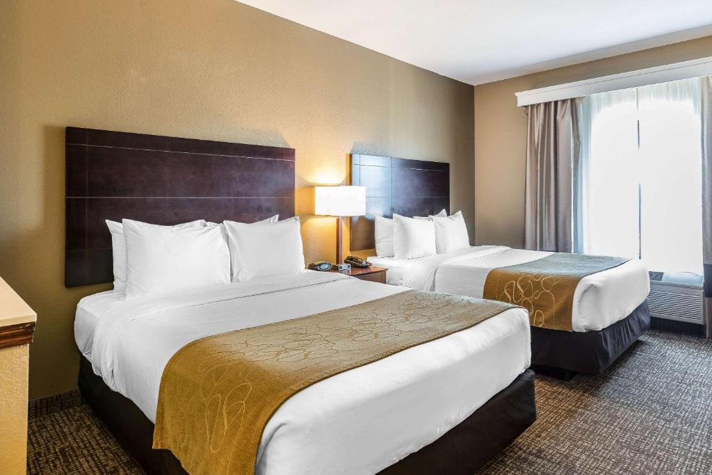 ROOM, QUEEN BED