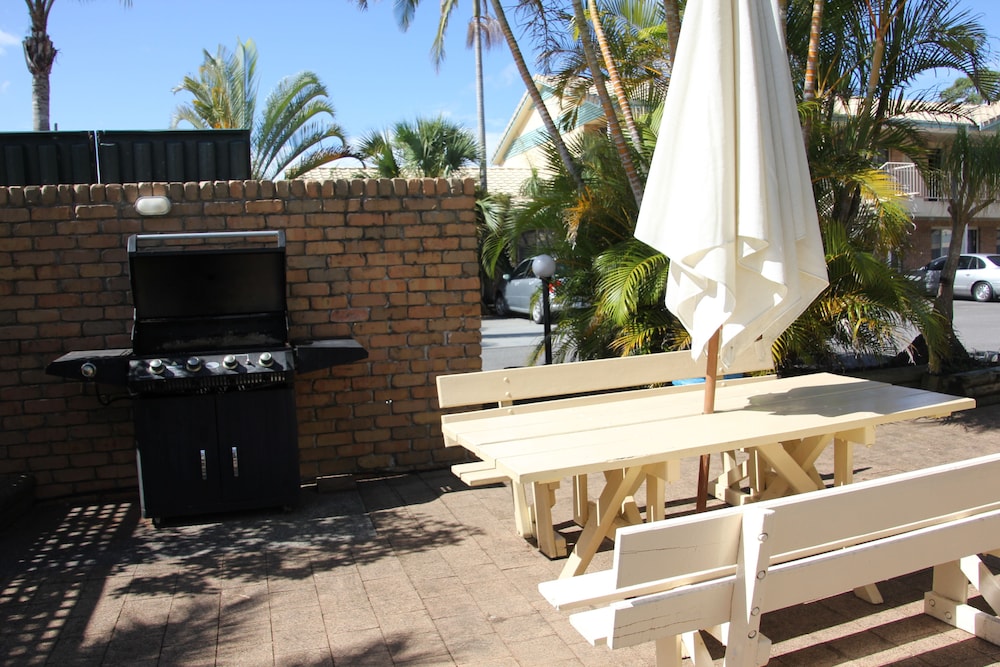 FORSTER PALMS MOTEL 11/50