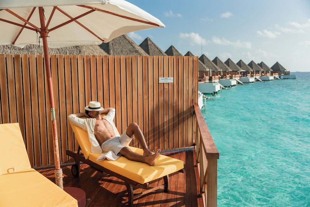 Mercure Maldives Kooddoo Resort 47/73