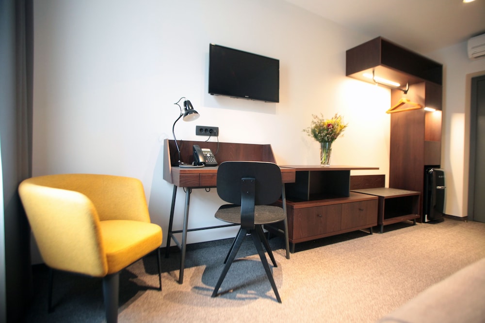Hotel Mrak 79/94
