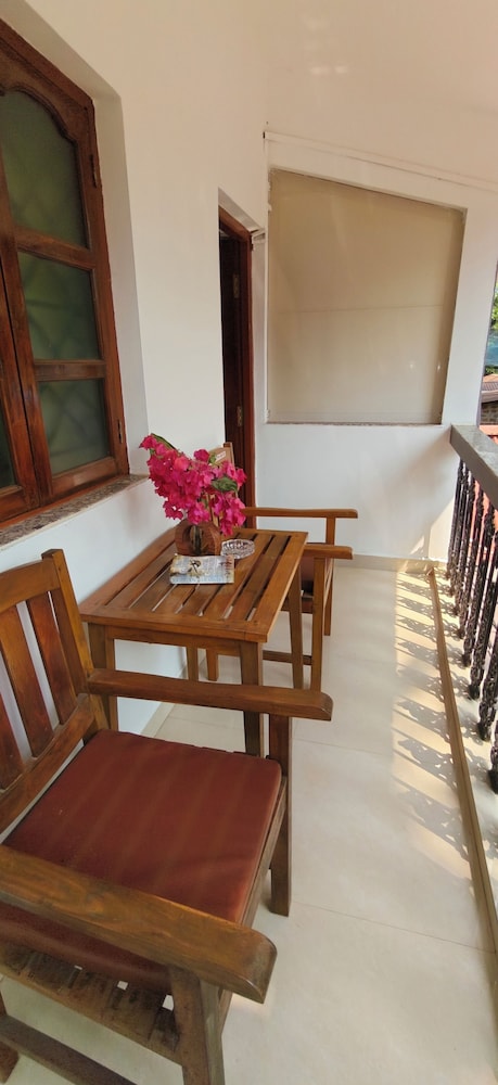 Hilias Retreat 8/50