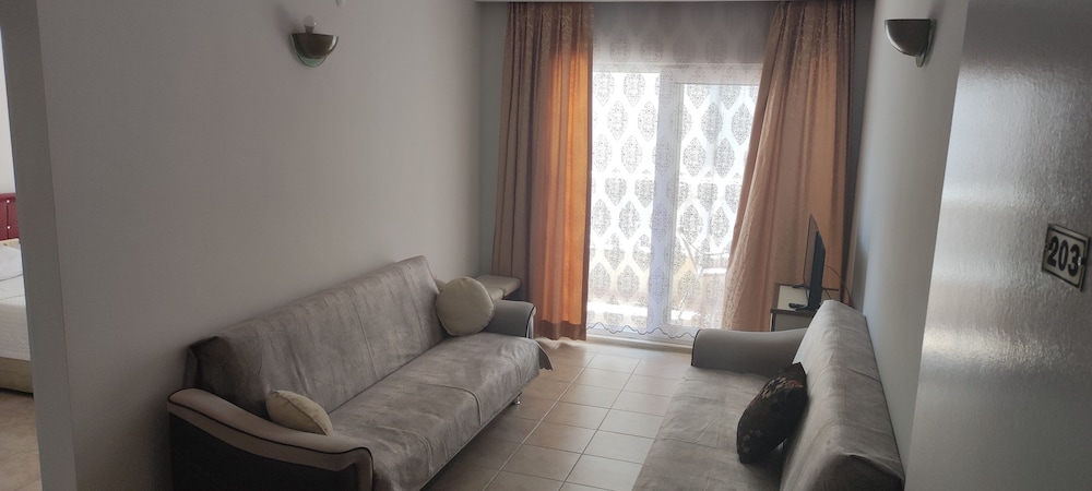 Basil's Apart Hotel 37/51