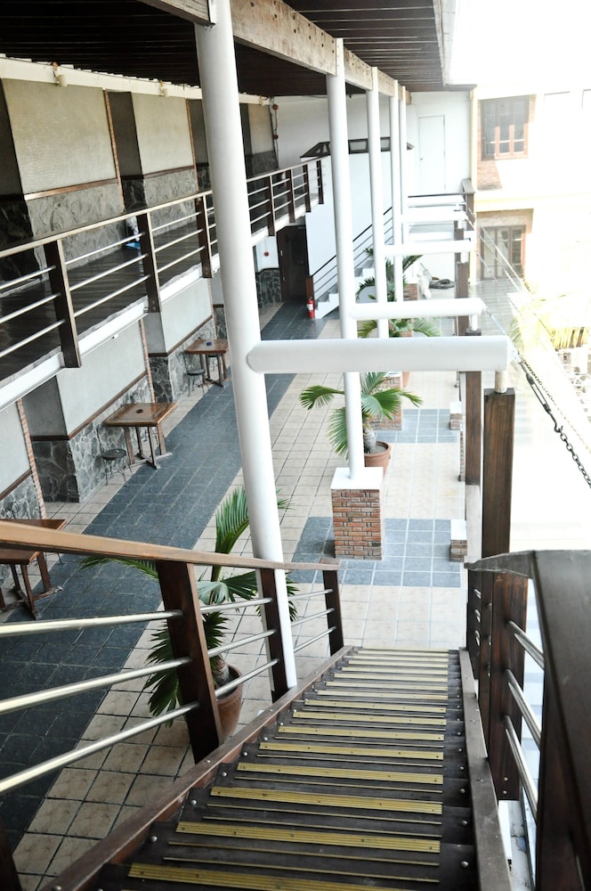 Mango Valley Hotel 1 45/67