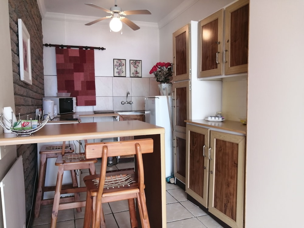 Amzee Bokmakierie Guest House 58/72