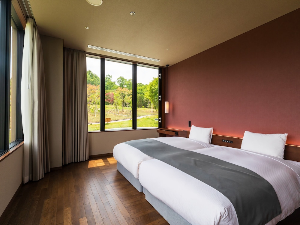 Design, Deluxe, Twin Beds, Woods Deck, Bathtub, East Wing