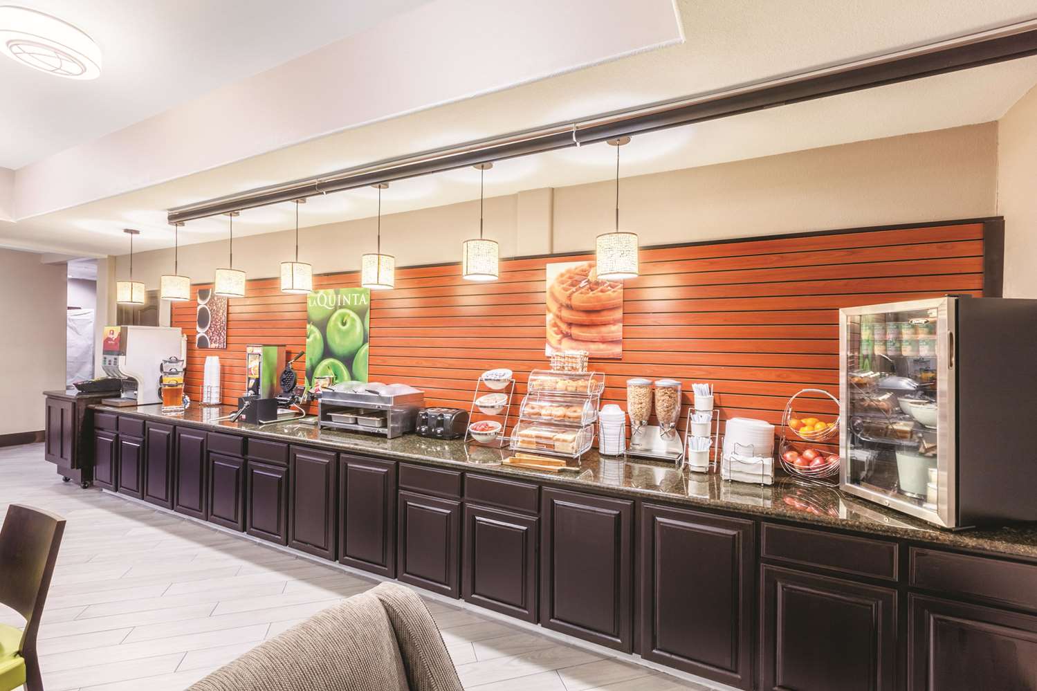 La Quinta Inn & Suites by Wyndham Houston Bush Intl Airpt E 19/30