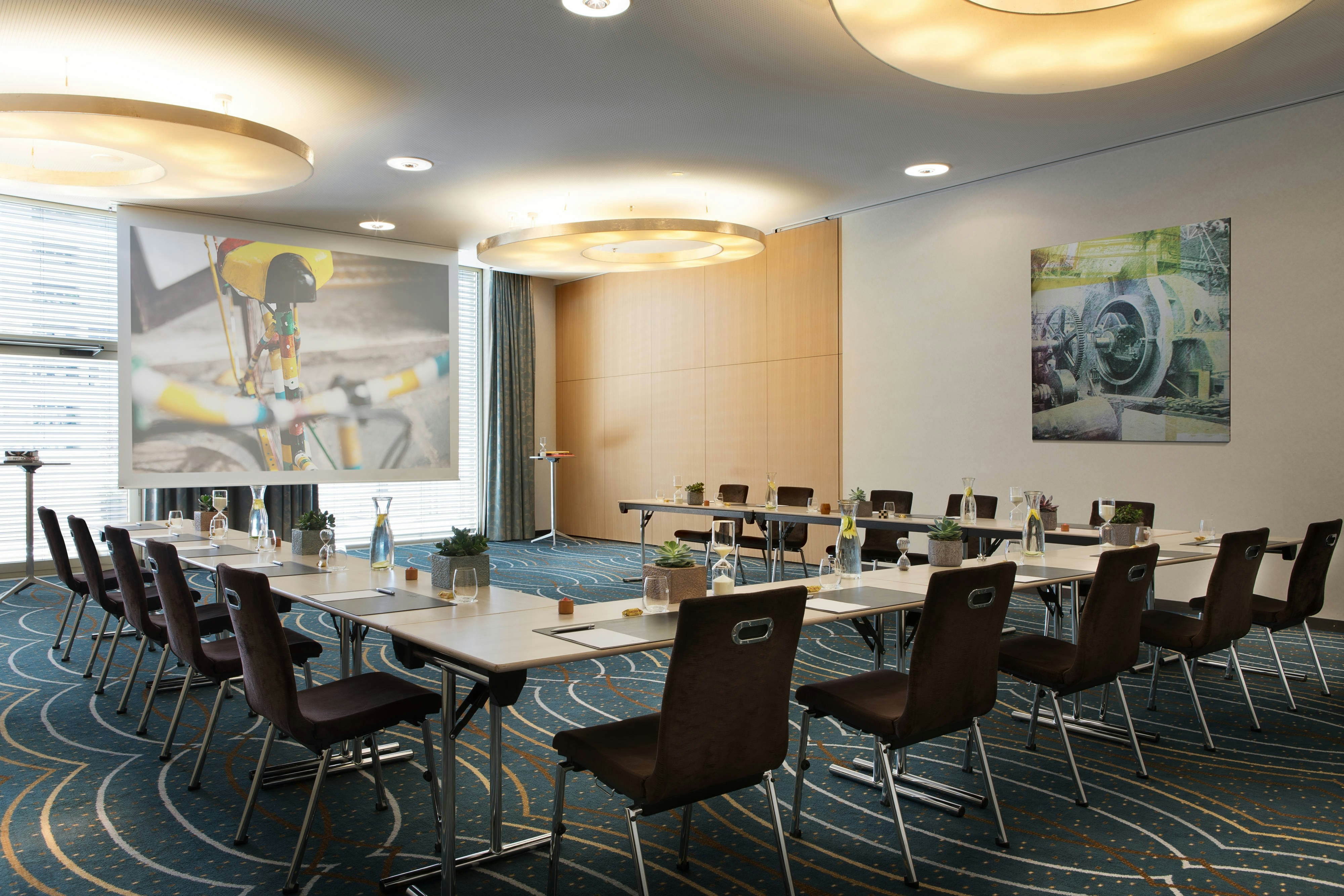 RENAISSANCE ZURICH TOWER HOTEL 36/41