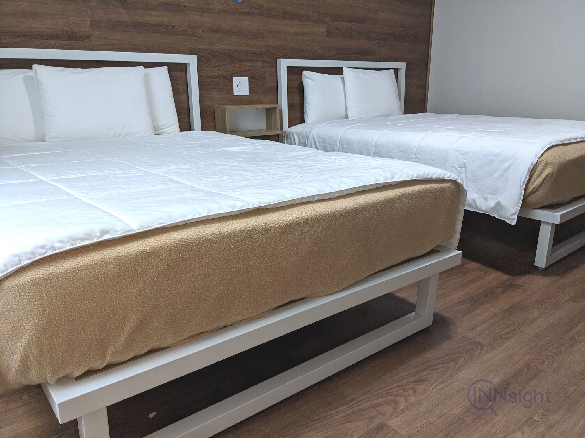 DELUXE, 2 DOUBLE BEDS, PATIO