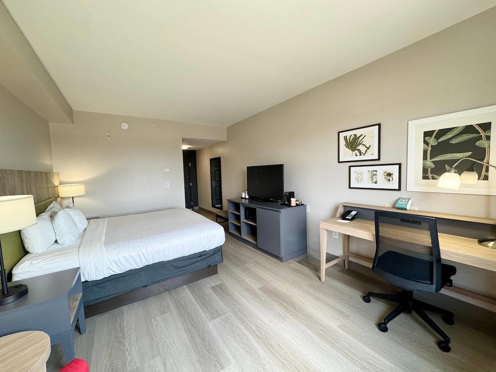 Country Inn & Suites by Radisson, Port Charlotte, FL 10/30