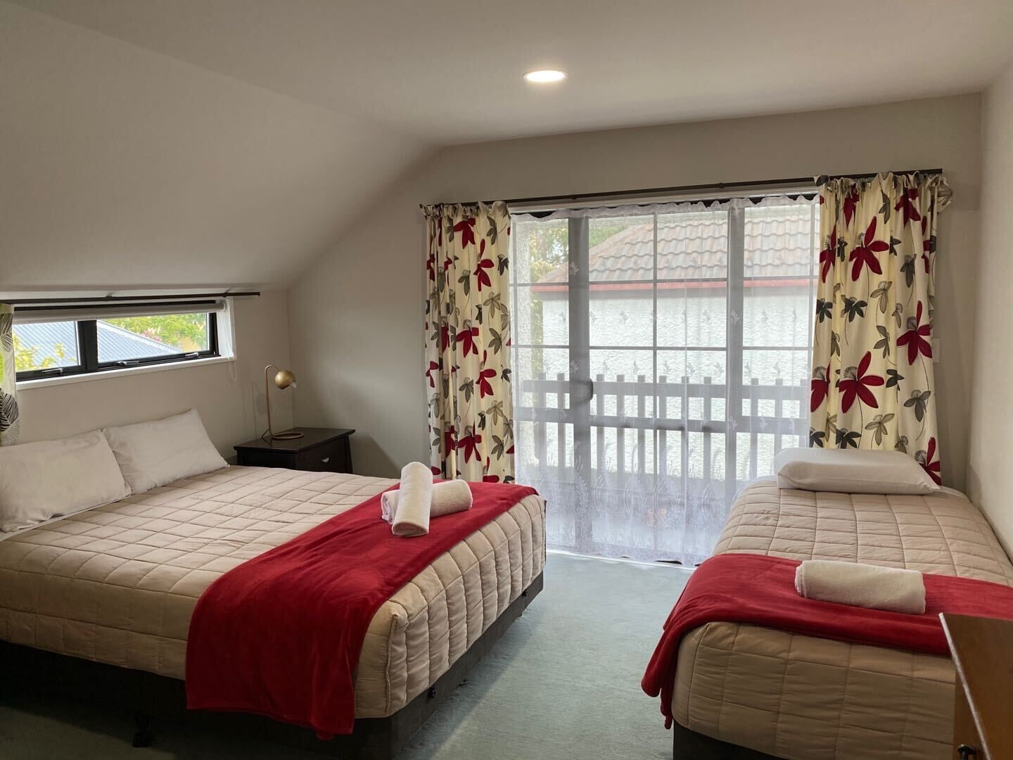 4 BEDROOMS, DELUXE, APARTMENT, JETTED TUB