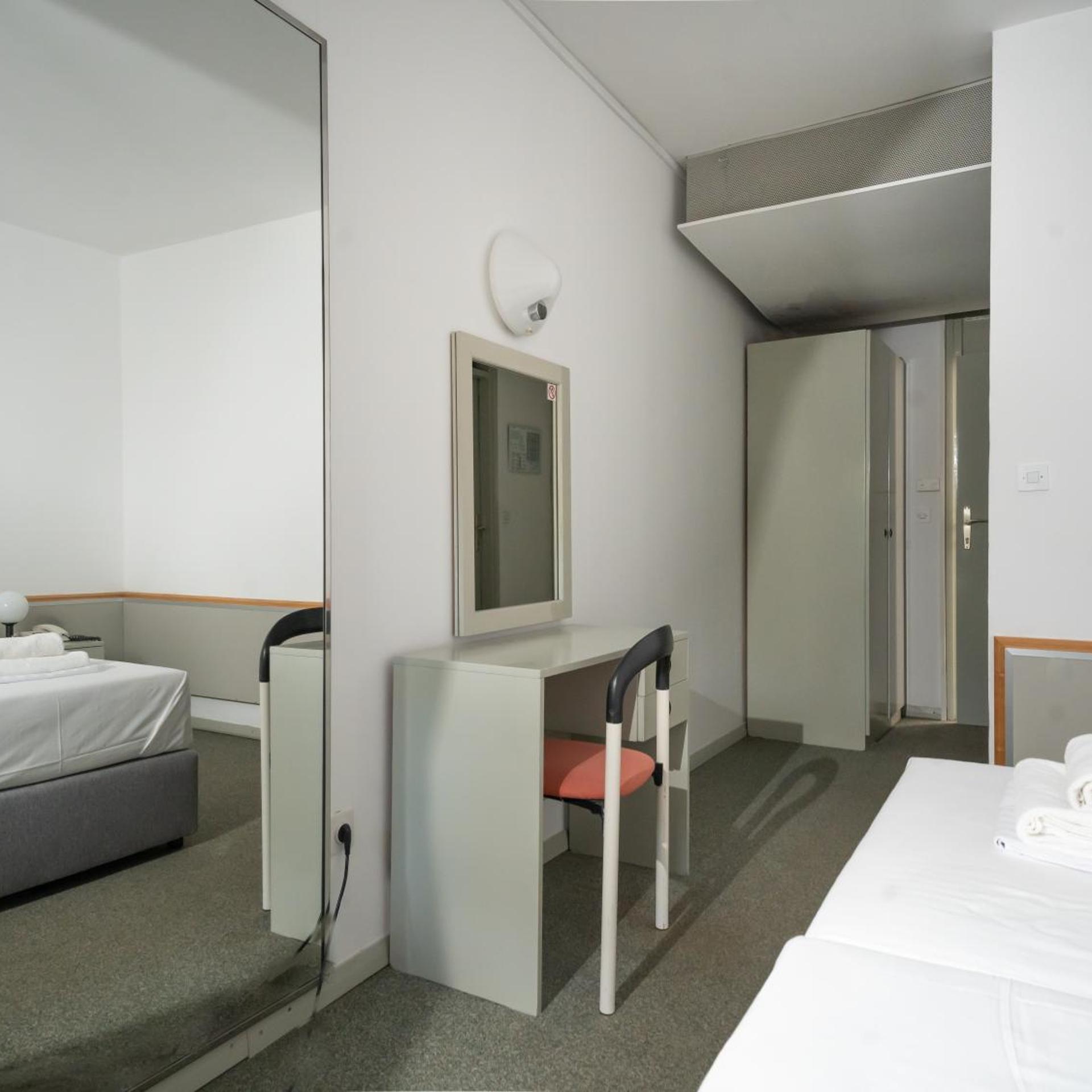 Economy, Double or Twin Bed, No Balcony، Hotel Miran Pirovac 6/8