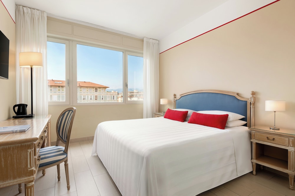 Sina Astor Hotel 17/80