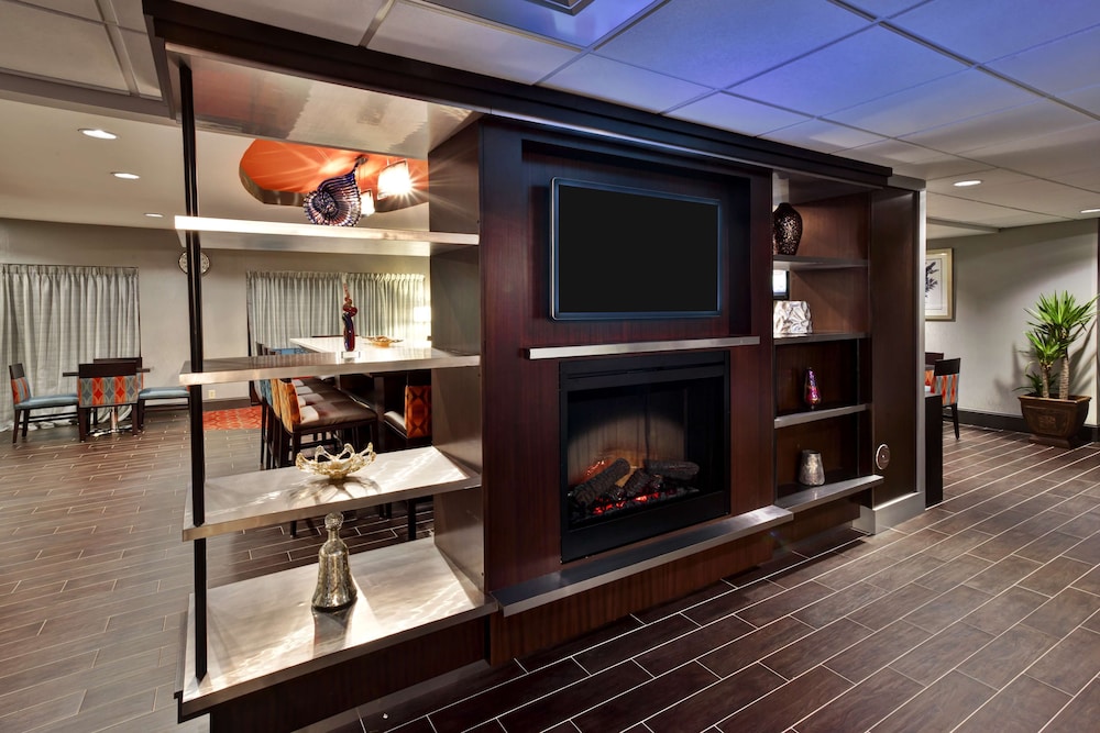 Hampton Inn Bowie 36/42