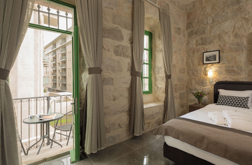 COMFORT, DOUBLE BED
