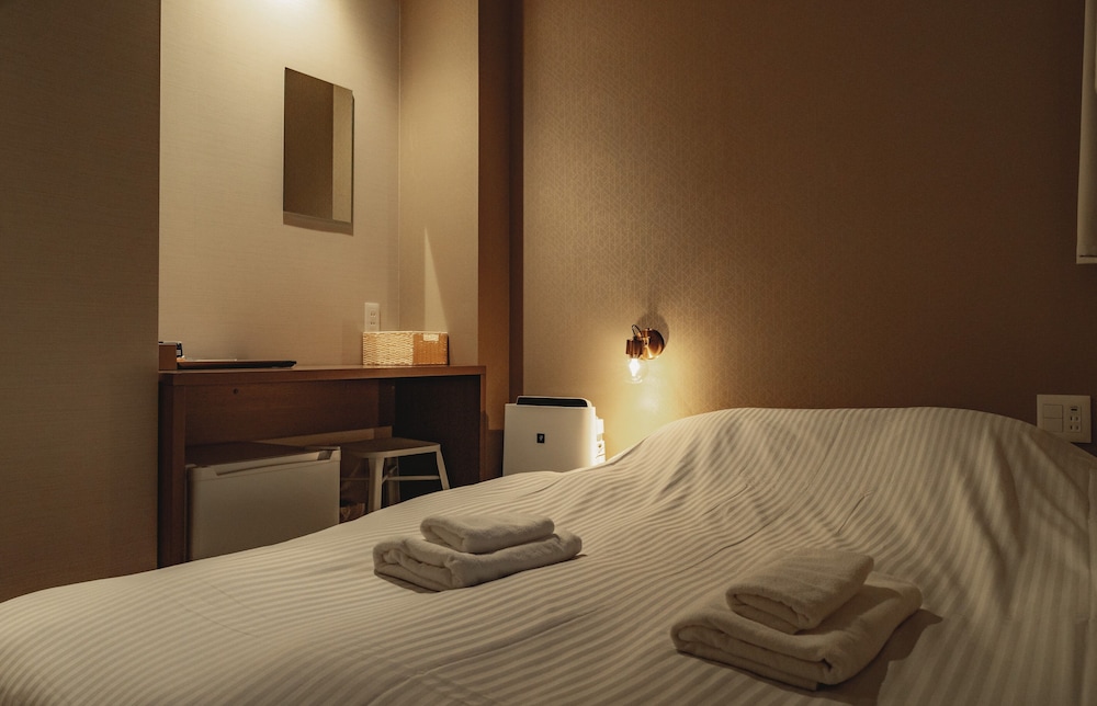 AND HOSTEL HOMMACHI EAST 22/69