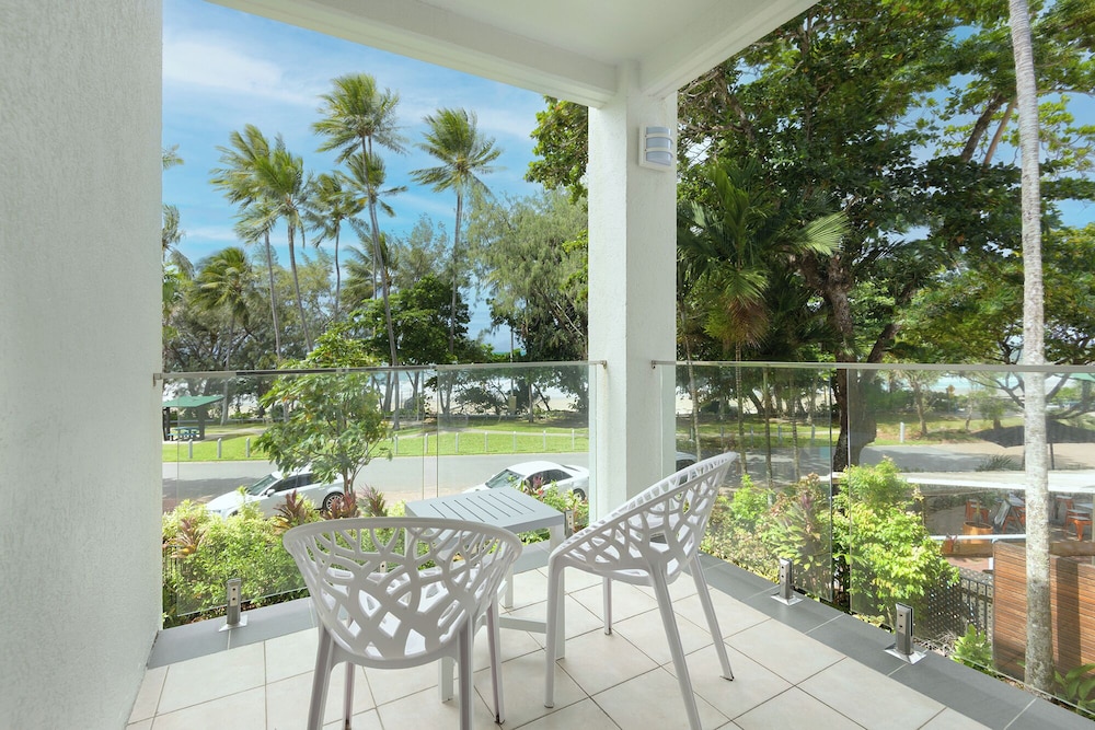 Beaches Port Douglas 28/69