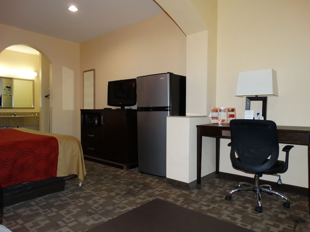 Regency Inn & Suites Baytown 46/62