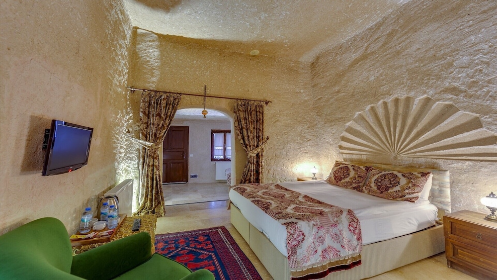Cave, Deluxe, Queen Bed, Terrace