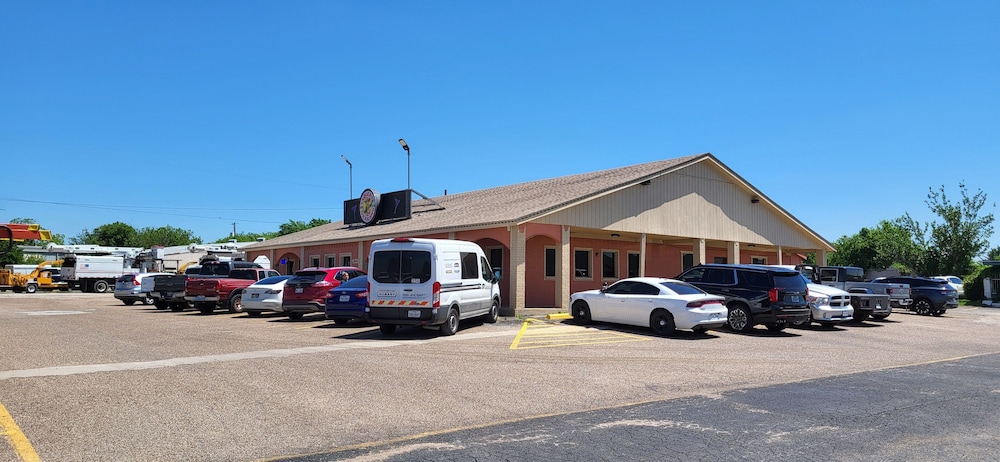 American Inn Cleburne 26/31
