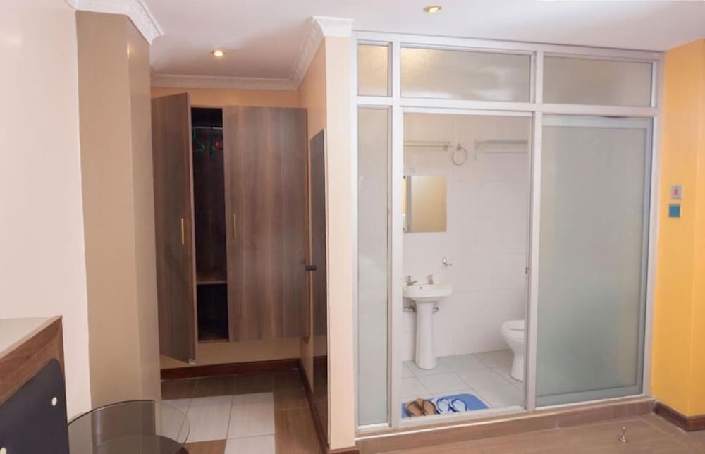 Lagos Hotel 25/27