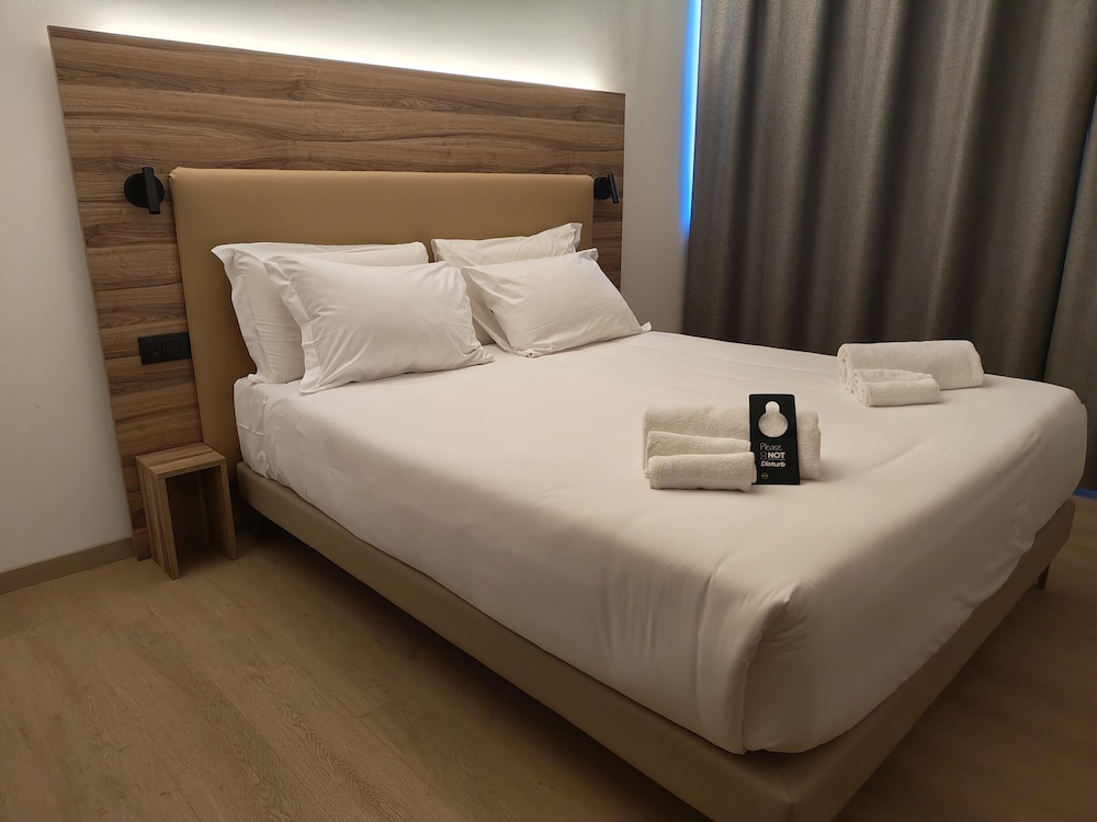 Superior, Queen Bed