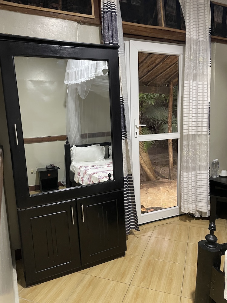 Perfect Home Two minutes to Kijiji Beach [VR] 11/50