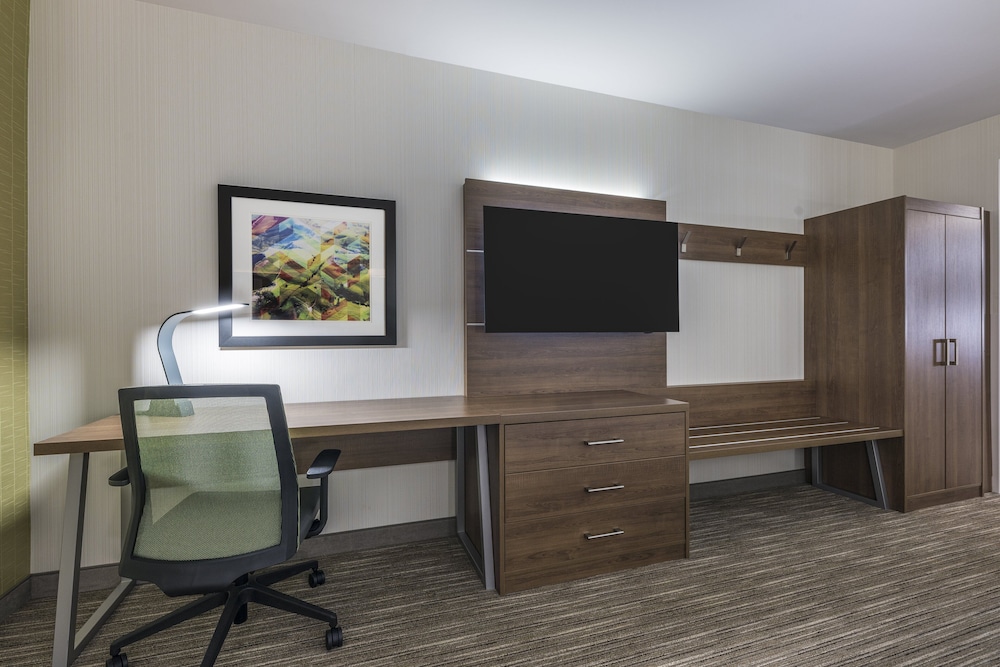 Holiday Inn Express Suites Moncton 54/63