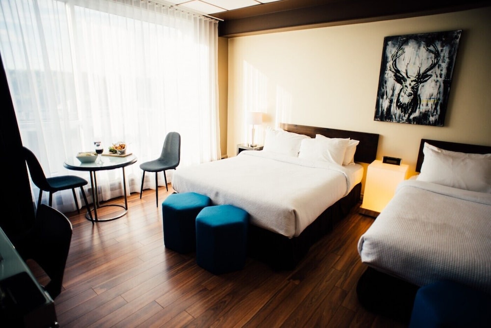 Hotel Chicoutimi 7/55