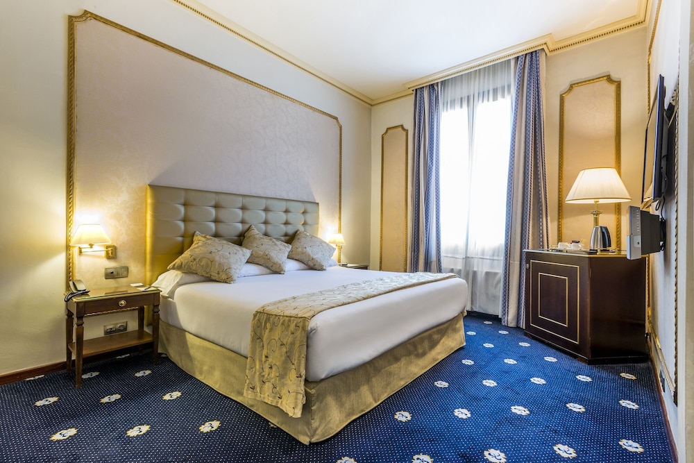 Roger De Lluria Hotel 18/57