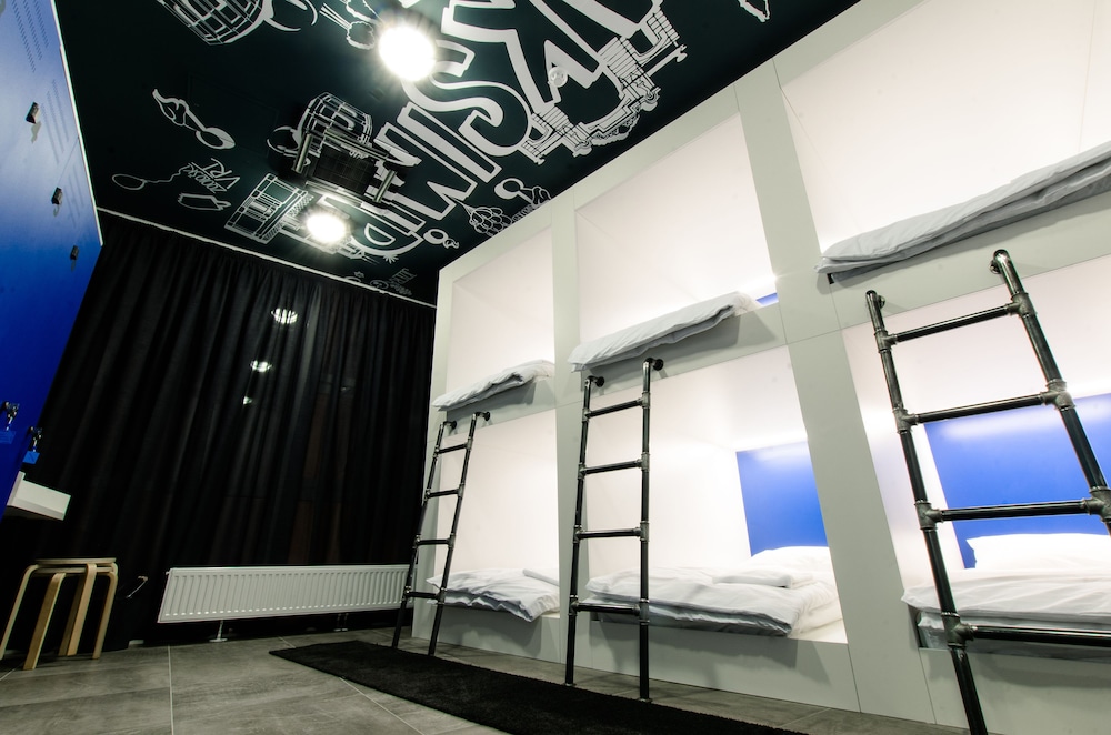 Main Square Hostel 11/40