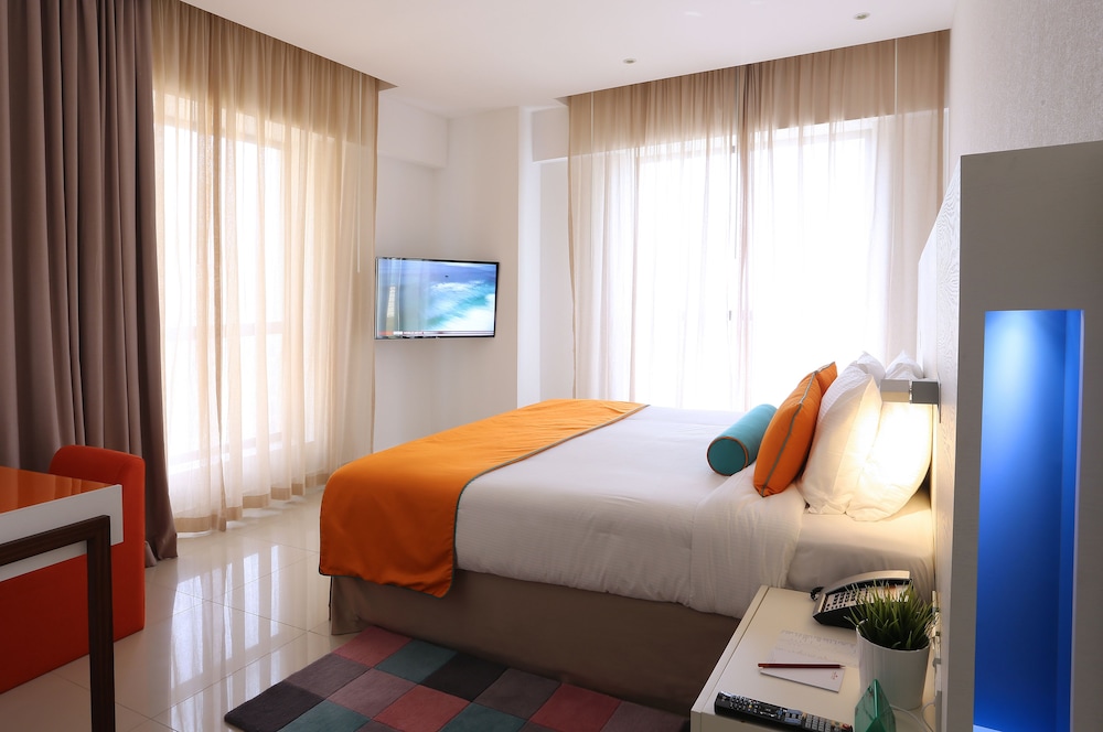 SUITE, KING BED, CITY VIEW