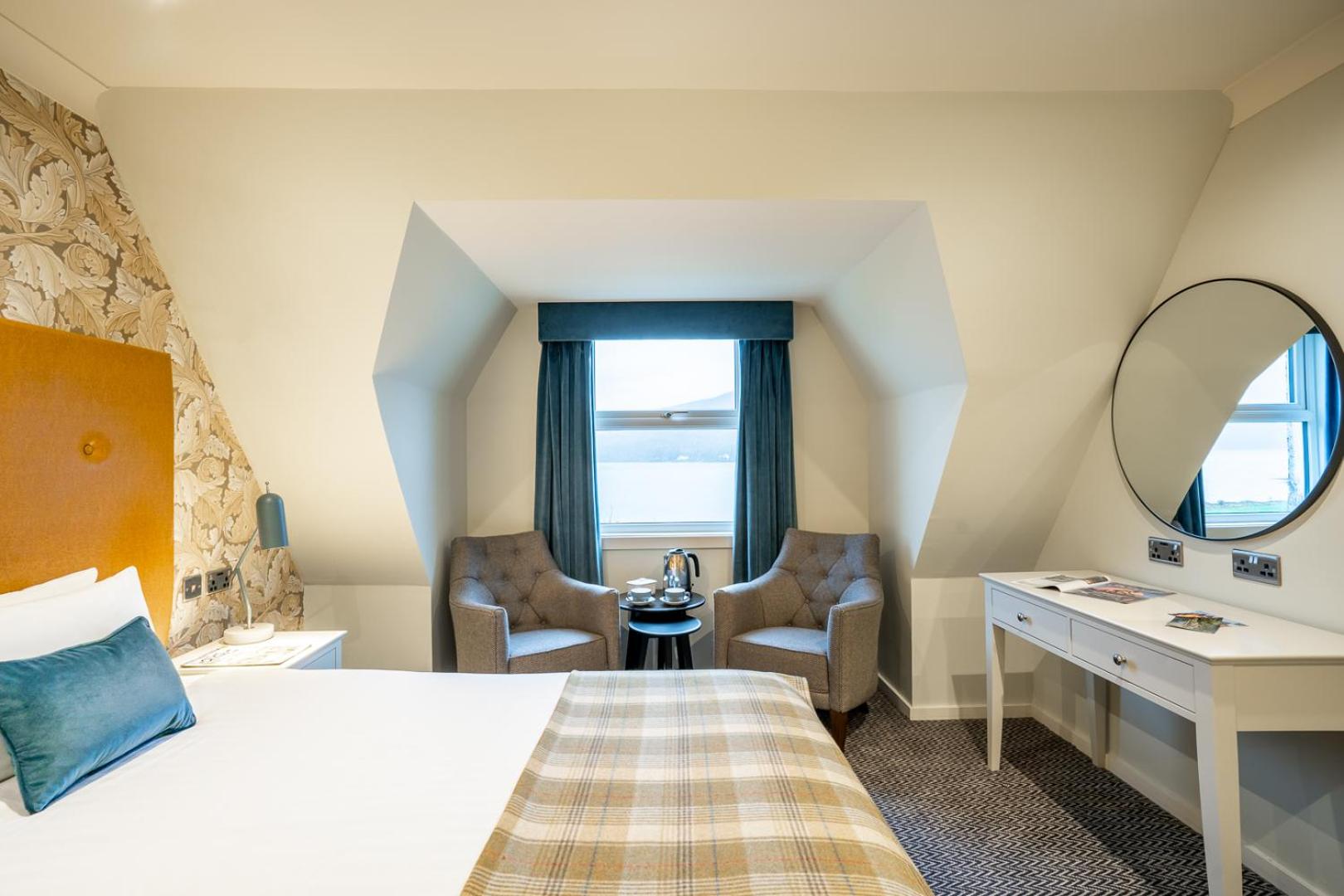Feature, Double Bed