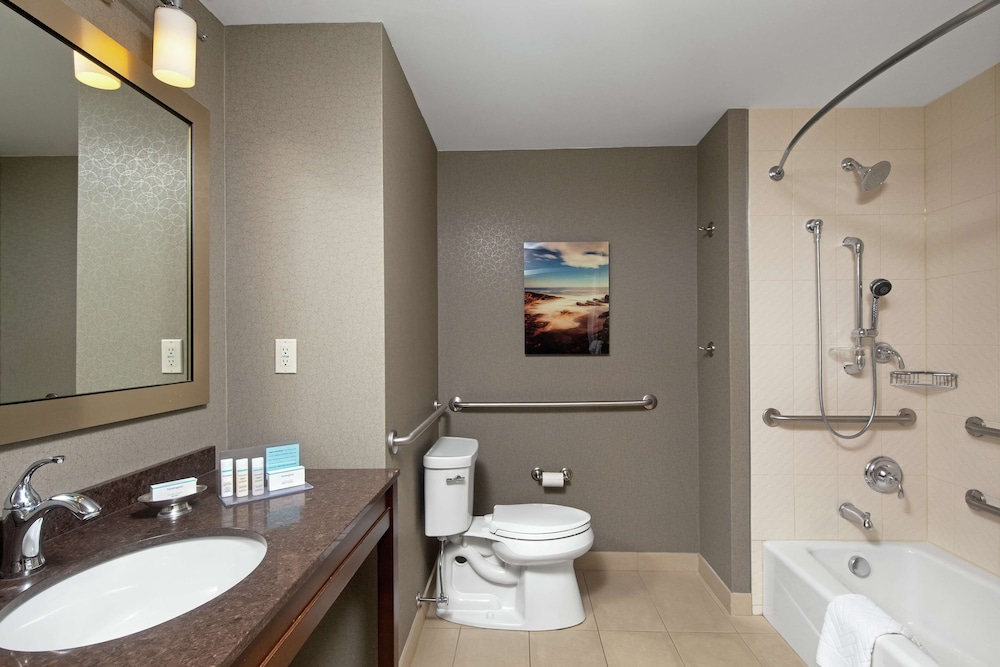 HAMPTON INN BY HILTON HALIFAX DOWNTOWN 24/54