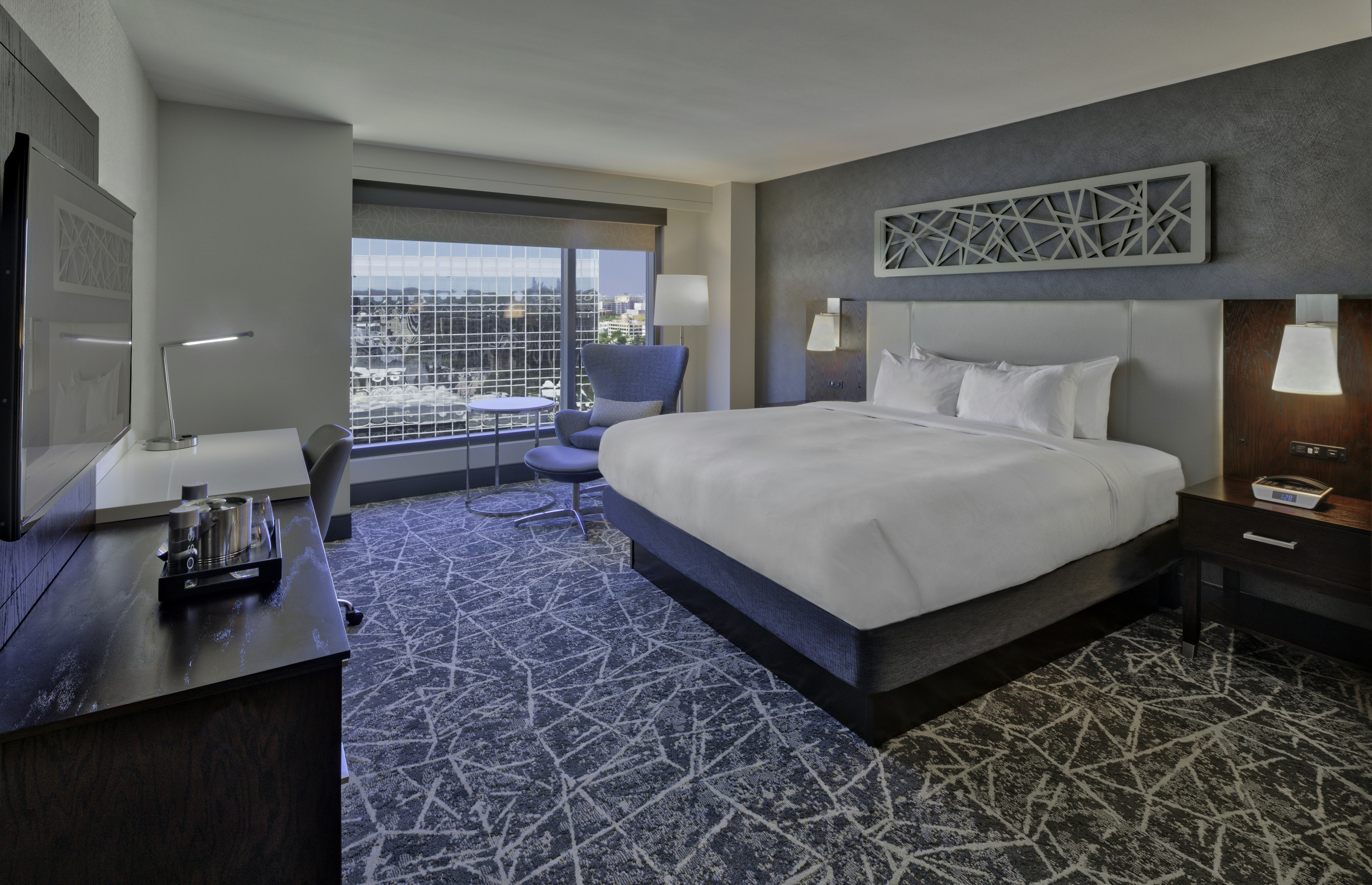 ROOM, KING BED, PARTIAL RIVER VIEW