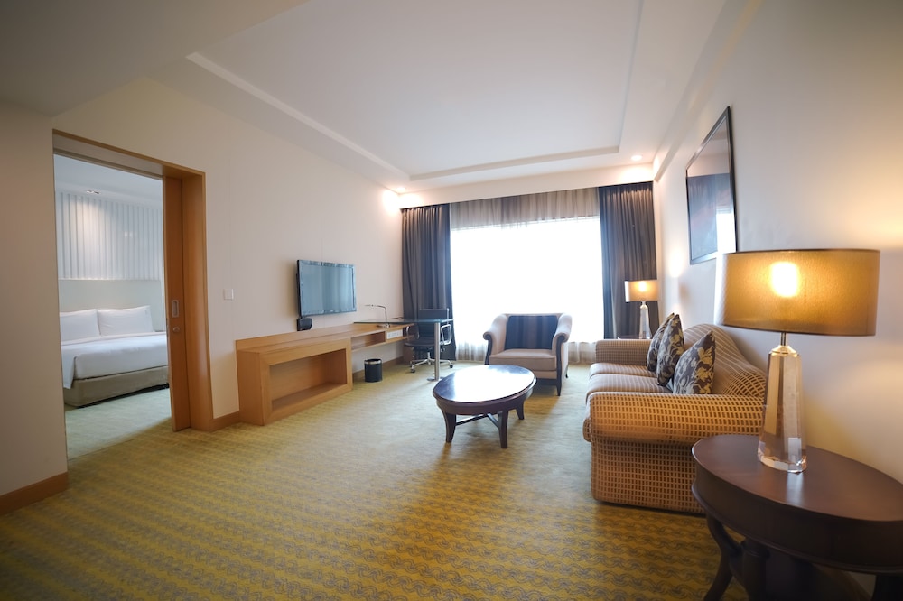 HOLIDAY INN AMRITSAR RANJIT AVENUE 26/44