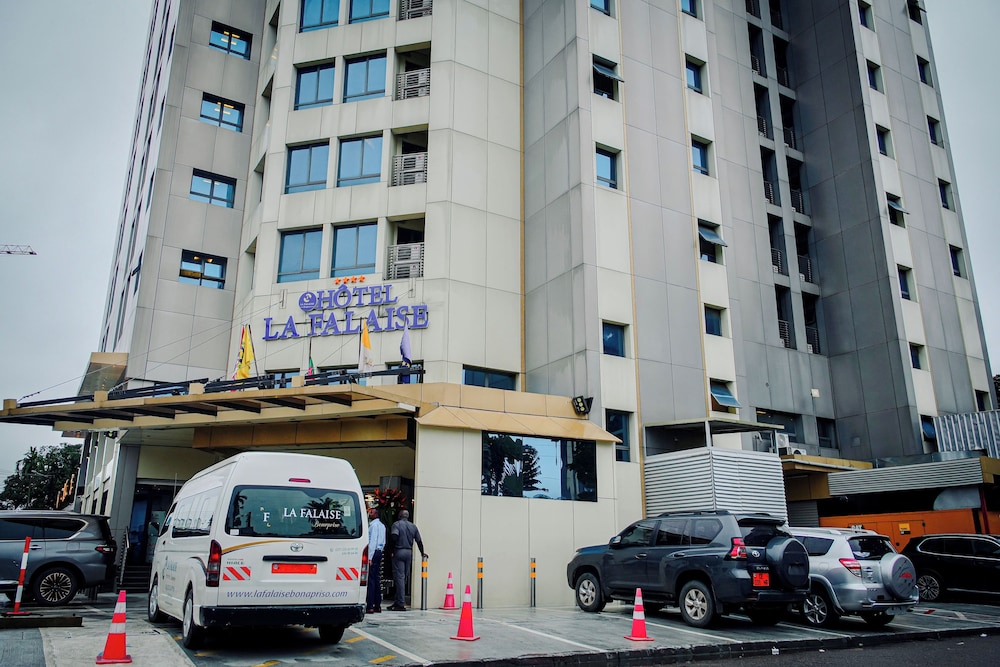 Hotel La Falaise Bonapriso 42/46