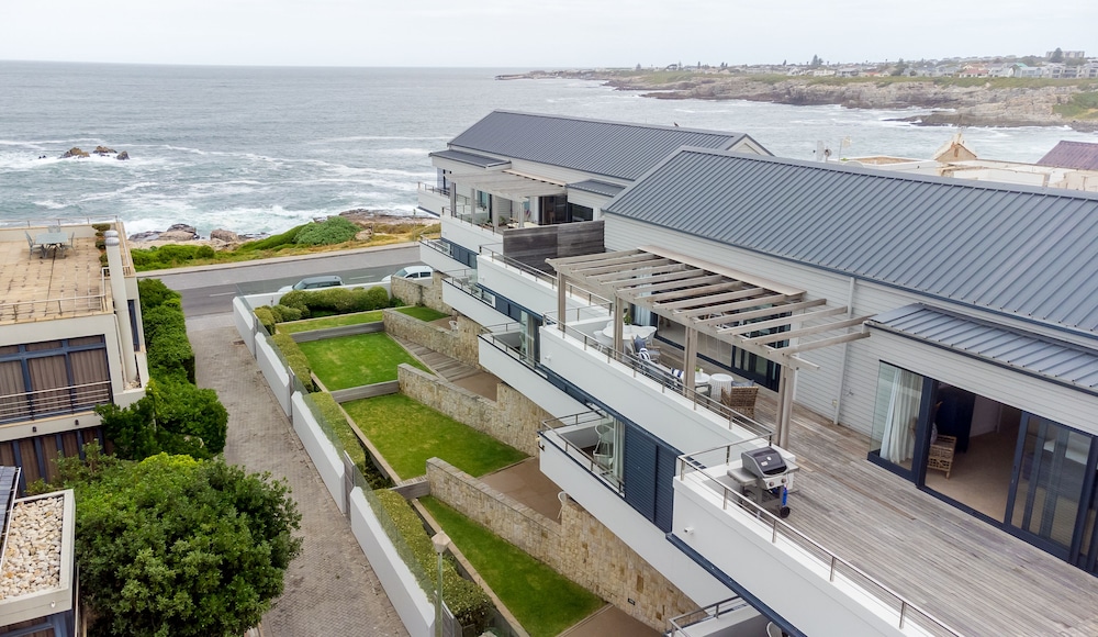 Le Paradis Penthouse Apartment 29/37