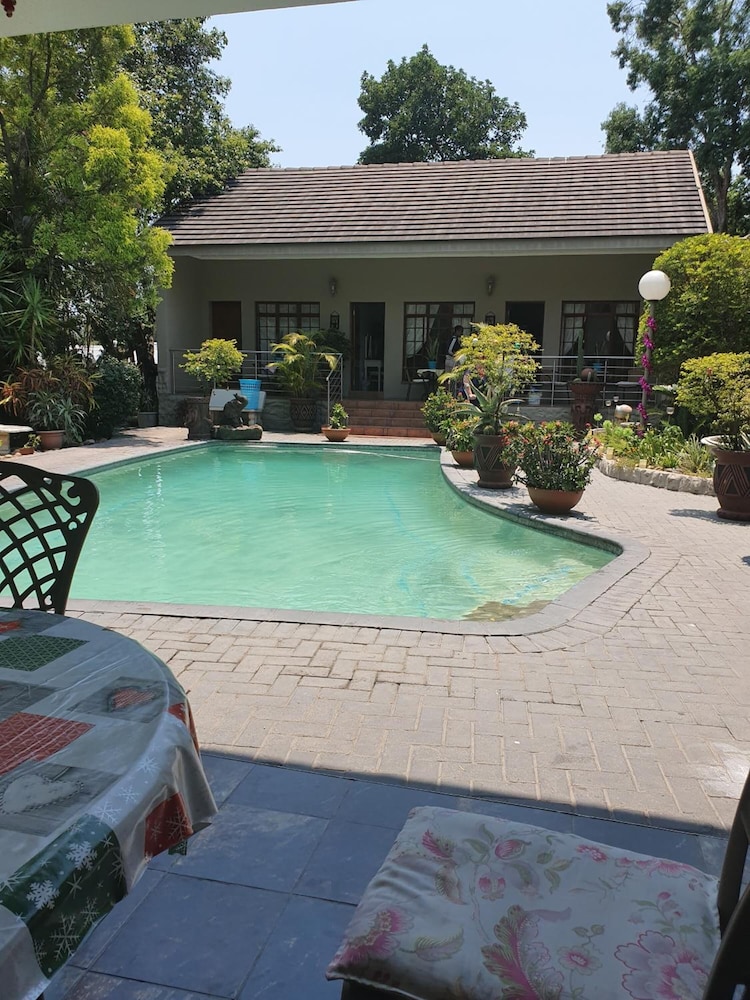 Harmony Guesthouse 38/40