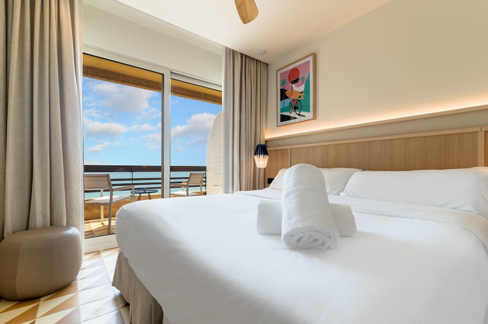 Akquaaa Boutique Hotel 7/48