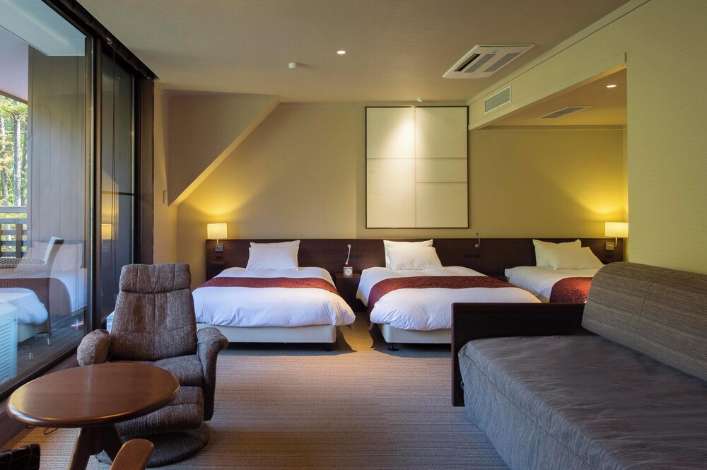 DELUXE, TRIPLE, TERRACE