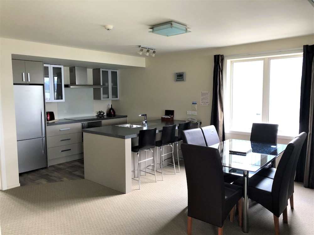 Fiordland Lakeview Motel and Apartments 41/67