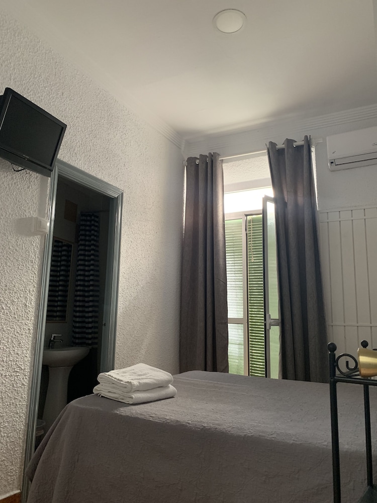 Hostal Alcobia 4/33