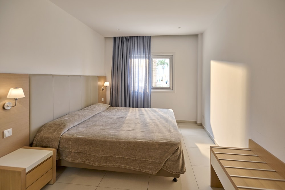 1 BEDROOM, SUITE, POOL VIEW, TERRACE