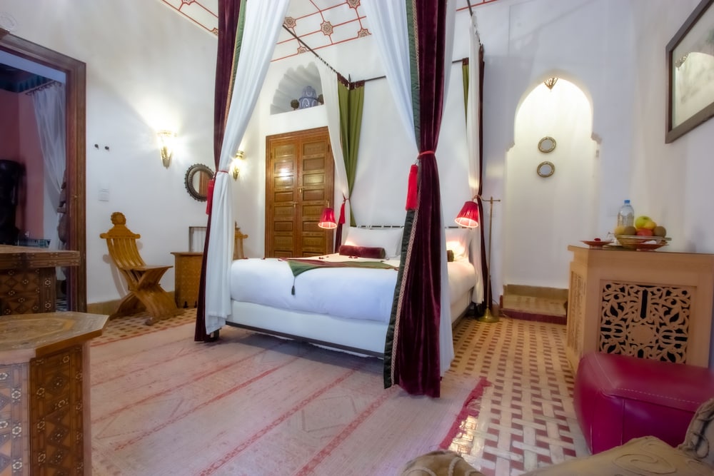 Riad Kaiss By Anika 7/70